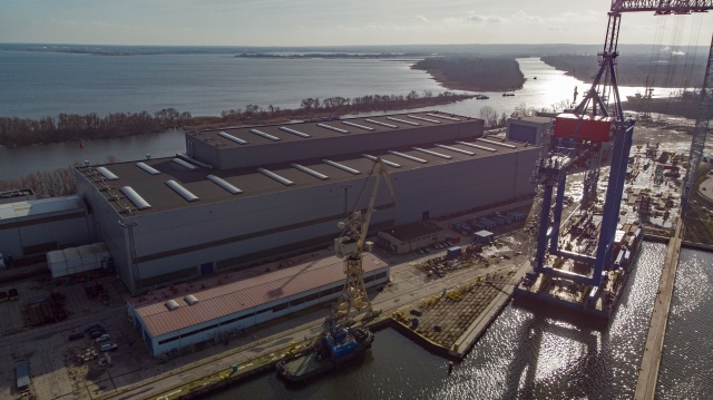 ST 3 Offshore czyli fabryka podstaw do morskich elektrowni wiatrowych nie dokończy kontraktu na budowę dwóch suwnic do rozładunku kontenerów.