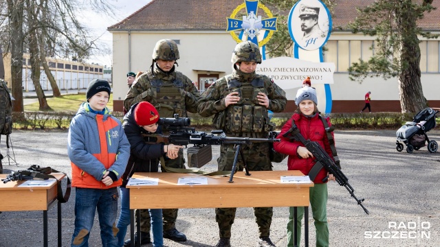 Możemy dumnie służyć ojczyźnie - mówili żołnierze 12. Brygady Zmechanizowanej, którzy spotkali się we wtorek z mieszkańcami Szczecina.