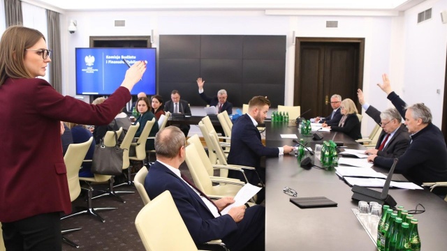 Senacka komisja budżetu i finansów publicznych przyjęła 11 poprawek do budżetu na 2020 rok.