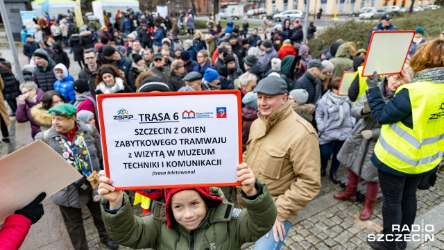 Kilkaset osób wzięło udział w VIII Międzynarodowym Dniu Przewodnika Turystycznego w Szczecinie.