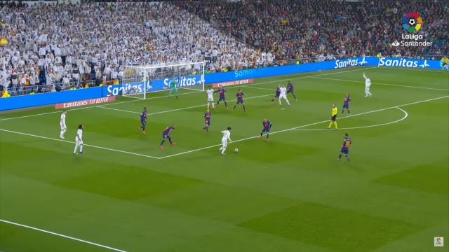 Piłkarze Realu Madryt wygrali przed własną publicznością z Barceloną 2:0 (0:0) w El Clasico w 26. kolejce hiszpańskiej Primera Division.
