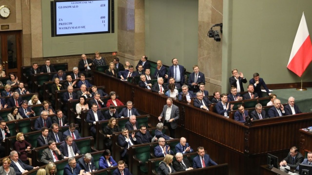Sejm przyjął ustawę o szczególnych rozwiązaniach związanych z zapobieganiem, przeciwdziałaniem i zwalczaniem COVID-19.
