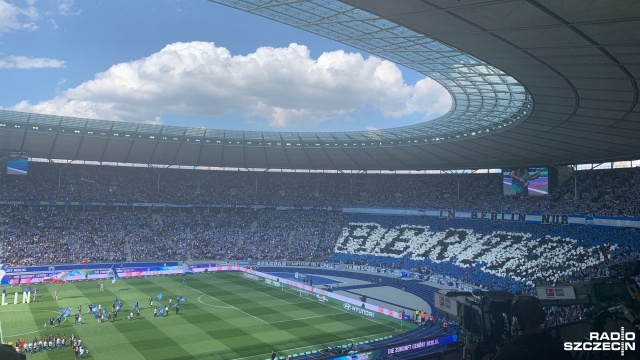 Uwaga kibice wybierający się w weekend na mecze piłkarskiej Bundesligi. W związku z wystąpieniem w Niemczech przypadków zarażenia koronawirusem kluby wprowadzają dodatkowe zalecenia sanitarne.