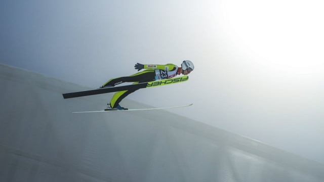 Polacy zajęli w norweskim Oslo 4. miejsce w konkursie drużynowym Pucharu Świata w skokach narciarskich. Piotr Żyła, Maciej Kot, Kamil Stoch i Dawid Kubacki do końca walczyli ze Słoweńcami o trzecią lokatę, ale ostatecznie przegrali o 4,2 punktu. Triumfowali Norwegowie przed Niemcami.