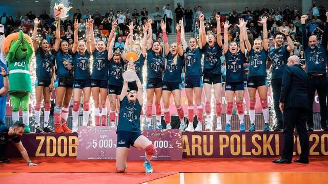 Siatkarki Grupa Azoty Chemik Police zdobyły Puchar Polski. Broniące trofeum policzanki w finałowym meczu w Nysie pokonały Developres SkyRes Rzeszów 3:2.