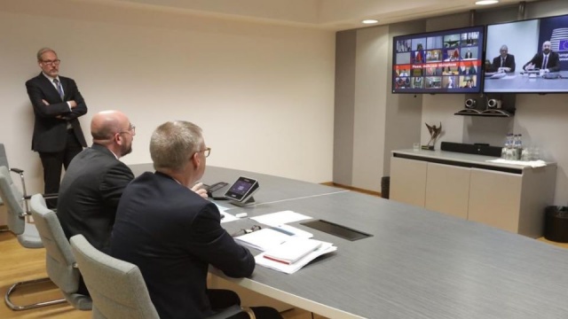 Telekonferencja unijnych przywódców poświęcona koronawirusowi. Szef Rady Europejskiej, który ją zwołał, uważa że konieczna jest ściślejsza współpraca państw członkowskich w tej sprawie.