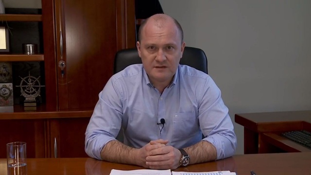 Czy Szczecin zostanie zamknięty, co z galeriami handlowymi i jak długo zamknięte będą szkoły - między innymi o to pytali mieszkańcy Prezydenta Szczecina. Z powodu epidemii koronawirusa urząd zorganizował czat z Piotrem Krzystkiem na Facebooku.