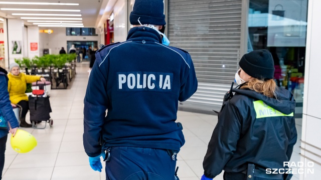 Minionej doby w województwie zachodniopomorskim policjanci skontrolowali ponad setkę adresów, które są objęte kwarantanną.