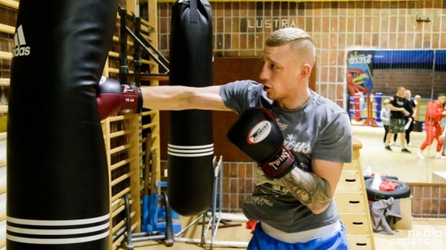 Pech szczecińskiego pięściarza na ringu w Londynie. Sebastian Wiktorzak, mimo prowadzenia, musiał przerwać walkę z powodu kontuzji. Tak zakończyła się pierwsza próba awansu naszego zawodnika na Igrzyska Olimpijskie w Tokio 2020.
