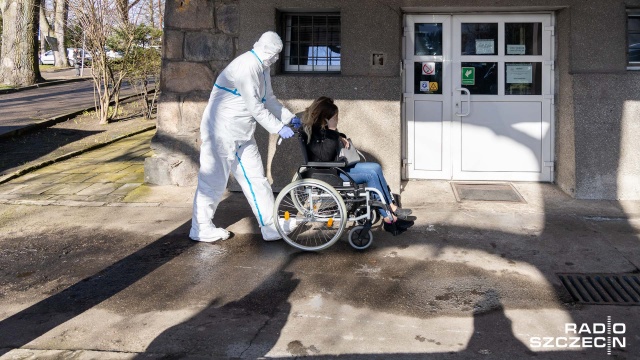 Szpital wojewódzki w Szczecinie jest od poniedziałku placówką zakaźną - to z powodu epidemii koronawirusa.