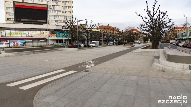 Pozamykane galerie handlowe, kawiarnie i puby. Opustoszałe centrum miasta. Dworzec bez podróżnych... Jeszcze kilka dni temu, to miasto tętniłoby życiem...