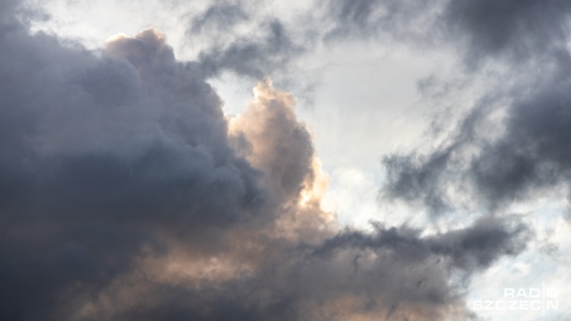 Instytut Meteorologii i Gospodarki Wodnej ostrzega przed przymrozkami, śniegiem i oblodzeniem dróg.