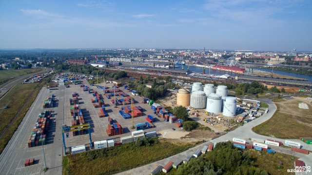 Koronawirus nie wpłynął na pracę portów w Szczecinie i Świnoujściu. Przeładunki są na takim samym poziomie jak w roku ubiegłym. Są spółki portowe, które nawet odnotowały wzrost przeładunków.