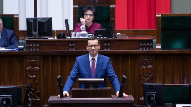 Sejm rozpoczął pracę nad projektem tak zwanej tarczy antykryzysowej. Premier Mateusz Morawiecki zaapelował do wszystkich partii o zgodę w sprawie przyjęcia proponowanych rozwiązań.