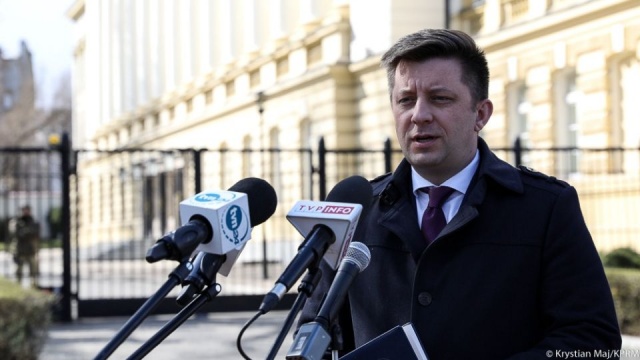 Szef Kancelarii Premiera powiedział, że trzeba rozważyć wprowadzenie dodatkowych regulacji w walce z koronawirusem.
