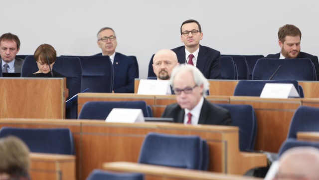Premier Mateusz Morawiecki mówił w Senacie, że kryzys spowodowany epidemią koronawirusa negatywnie wpłynie na gospodarki wszystkich krajów na świecie.