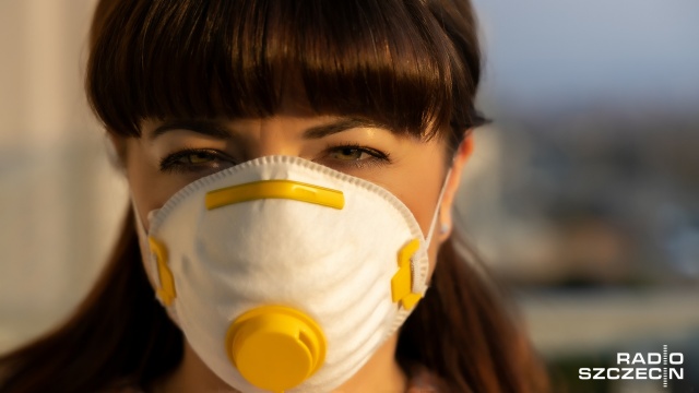 Od środy obowiązują nowe ograniczenia dotyczące poruszania się w przestrzeni publicznej. Rząd wprowadził je w związku z epidemią koronawirusa, aby ograniczyć jego rozprzestrzenianie się.