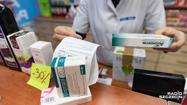 W aptekach możliwe są odstępstwa od wprowadzonych w środę zasad dotyczących obsługiwania między godziną 10.00 a 12.00 jedynie seniorów.