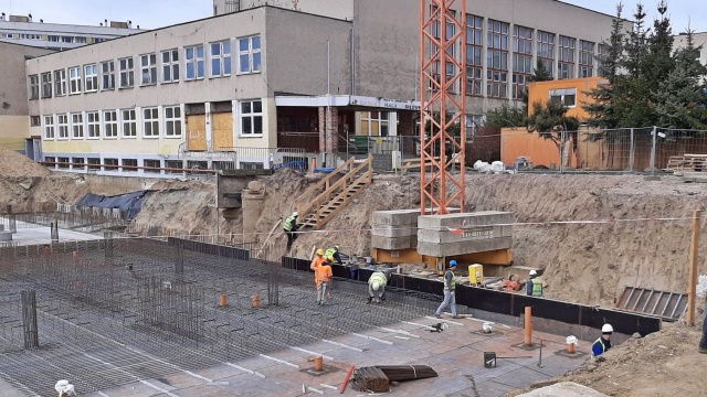 Trwają prace przy budowie nowego basenu w SP 51 w Szczecinie.