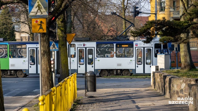 Na trasy nie wyjadą 4 i 14, a linia 812 w dni powszednie w godzinach we wspomnianych godzinach będzie kursować co 10 minut. Zarząd Dróg i Transportu Miejskiego w Szczecinie wprowadza od wtorku zmiany w funkcjonowaniu komunikacji miejskiej.