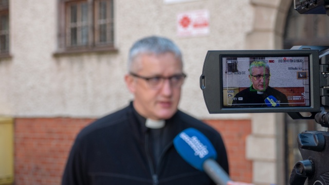 Na co dzień zajmujemy się ratowaniem życia dzieci nienarodzonych, dziś chcemy włączyć się w ratowanie życia tych, którzy są zagrożeni koronawirusem - mówi ksiądz Tomasz Kancelarczyk z Fundacji Małych Stópek.