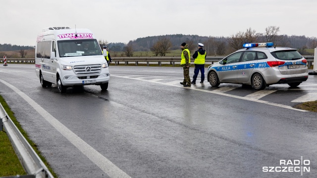 Komisja Europejska sugeruje unijnym państwom przedłużenie do 15 maja zakazu wjazdu do Wspólnoty dla obcokrajowców w związku z pandemią koronawirusa.