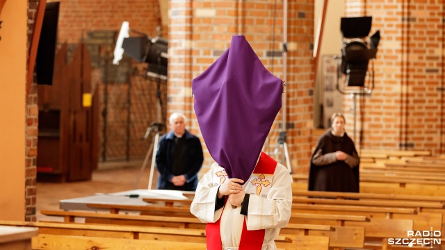Dziś nie będzie słów. Dziś będzie śpiew, modlitwa i zaduma. Za nas wszystkich.