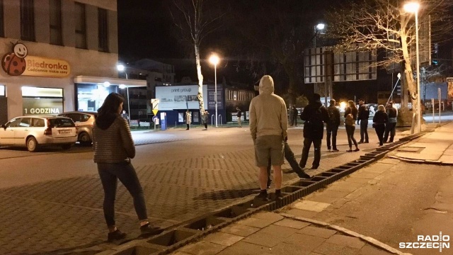 Bez względu na porę dnia, przed szczecińskimi hipermarketami - również całodobowymi - tworzą się kolejki. Odstać swoje trzeba także w środku nocy, choć wydawałoby się, że wtedy ruch powinien być mniejszy. Ale tak nie jest.