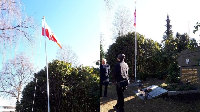 Przy pomniku polskich lotników oraz Polaków, którzy podczas wojny zginęli w Norwegii, członkowie norweskiego związku zawodowego Solidaritet oraz Stowarzyszenia Polaków w Oslo postawili maszt, na którym zawiesili biało-czerwoną flagę. Na miejscu obecna była ambasador Polski w Norwegii, Iwona Woicka-Żuławska.