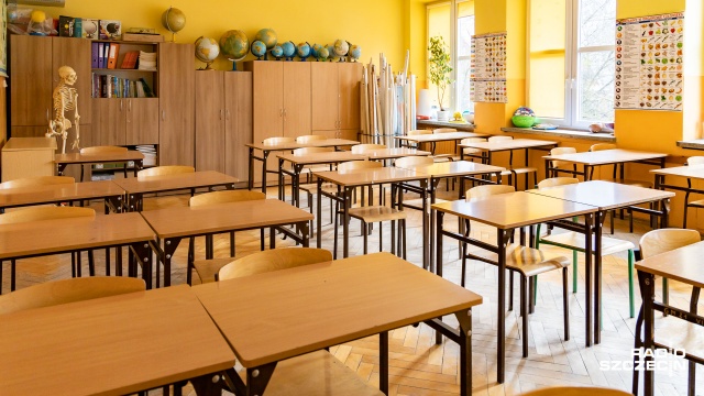 Ministerstwo edukacji jest gotowe na różne scenariusze w sprawie przełożonych szkolnych egzaminów i nie wyklucza, że matury i egzamin ósmoklasisty odbędą się w czerwcu.