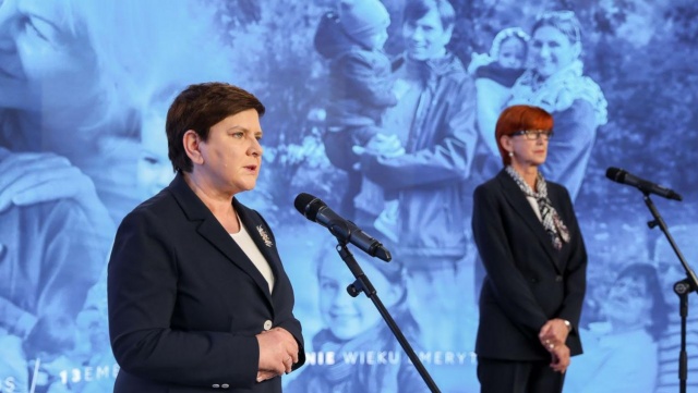 Europoseł PiS Elżbieta Rafalska powiedziała, że do normalności gospodarczej po epidemii koronawirusa należy wrócić wraz z dotychczasowymi programami socjalnymi.