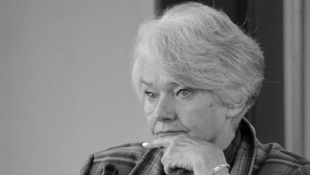 Nie żyje Krystyna Łybacka - była minister edukacji, posłanka i europosłanka. Zmarła w poniedziałek w szpitalu, ale nie było to zakażenie koronawirusem. Miała 74 lata.