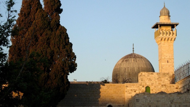 Wyznawcy islamu rozpoczynają dziś święty miesiąc postu - Ramadan. Z powodu pandemii koronawirusa zamknięte będzie jedno z najświętszych miejsc islamu - meczet al-Aksa w Jerozolimie.