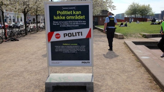 Duńska policja podczas weekendu za łamanie zakazu przebywania w grupie powyżej 10 osób ukarała mandatami co najmniej kilkadziesiąt osób. Większość z nich to młodzi mieszkańcy Kopenhagi.