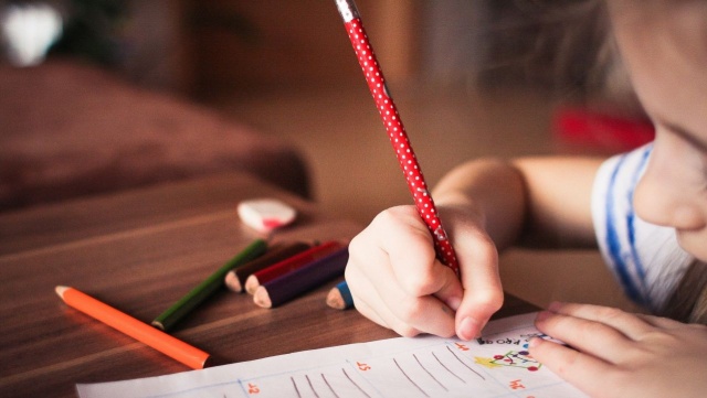Połowa rodziców chce posłać dzieci do żłobków w Szczecinie, a tylko 10 procent do przedszkoli - informuje Łukasz Kolasa, rzecznik prasowy prezydenta Szczecina.