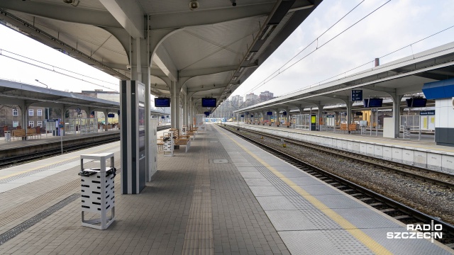 Część pociągów PKP Intercity, zawieszonych do tej pory z powodu epidemii koronawirusa, wraca na tory. Chodzi o kilkanaście składów. To połączenia między innymi do Warszawy, Trójmiasta i Olsztyna.