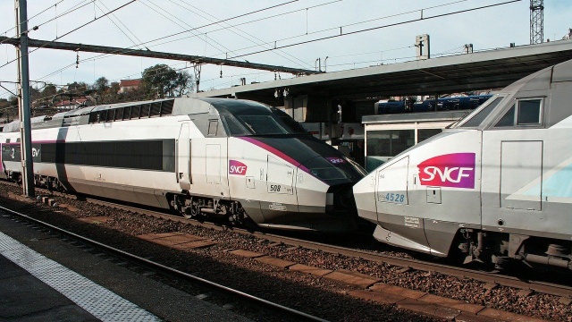 Francuskie koleje SNCF poinformowały, że stan ich finansów jest bardzo zły. Konieczne będą drastyczne cięcia boleśnie odczuwalne przez pracowników. Taka sytuacja ekonomiczna SNCF to wynik epidemii koronawirusa.