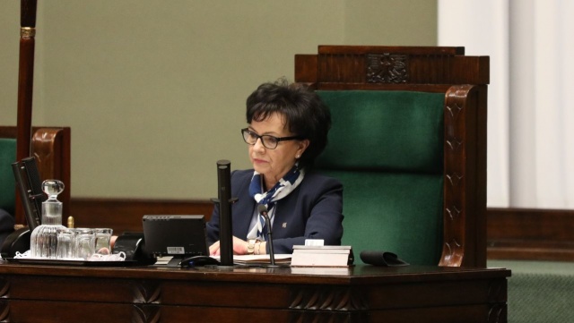Marszałek Sejmu Elżbieta Witek złożyła do Trybunału Konstytucyjnego wniosek w związku z możliwością zmiany terminu wyborów prezydenckich. Marszałek poinformowała o tym na sali plenarnej.