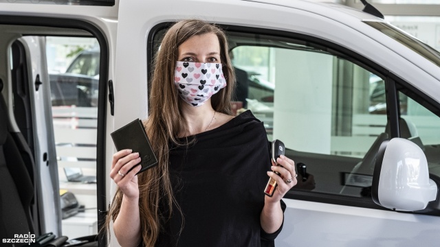 Towarzystwo Opieki nad Zwierzętami w Szczecinie ma upragniony nowy samochód. W środę odebrali go z salonu, to Toyota Proace City. Na zakup zbierano między innymi podczas Biegów na 4 łapy i zrzutce w internecie.