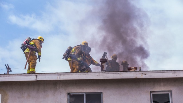 Jedna osoba zginęła w pożarze, który wybuchł na oddziale dla pacjentów chorujących na COVID-19 w jednym z moskiewskich szpitali.