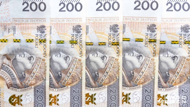 Ponad sto tysięcy złotych, które zostawiono dwa lata temu w holu hospicjum w Słupsku w poniedziałek oficjalnie trafiło na konto tej instytucji. Darczyńców nie udało się ustalić mimo, że szukała ich policja.