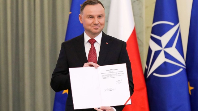 Prezydent Andrzej Duda podpisał Strategię Bezpieczeństwa Narodowego, której ważnym aspektem jest bezpieczeństwo militarne Polski.