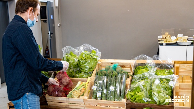 Tradycja, natura, jakość - tak reklamuje się Słoneczny Bazar przy ul. Struga w Szczecinie. W sobotę swoje produkty sprzedawało ponad 20 wystawców.