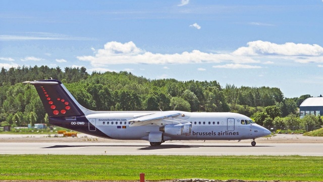 Belgijskie linie lotnicze Brussels Airlines w związku z epidemią koronariwusa i stratami ograniczą wkrótce siatkę połączeń. Nie jest wykluczone, że zrezygnują z lotów do Polski - informuję media.