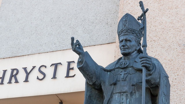 Metropolita szczecińsko-kamieński abp Andrzej Dzięga przewodniczył w szczecińskiej Bazylice Archikatedralnej niedzielnej mszy św. dziękczynnej za dar pontyfikatu i życia św. Jana Pawła II. W poniedziałek przypada setna rocznica polskiego papieża.