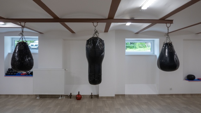 Bokserski Klub Sportowy Olimp Szczecin odebrał wyremontowane przez miasto sale ćwiczeniowe.