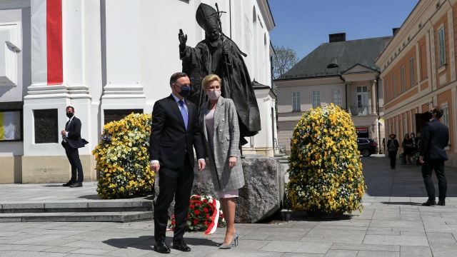 W setną rocznicę urodzin Karola Wojtyły Andrzej Duda razem z małżonką Agatą Kornhauser - Dudą odwiedził Wadowice.