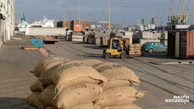 Dwa razy więcej zbóż niż w ubiegłym roku przeładowały spółki portowe w Szczecinie i Świnoujściu. Port podał wyniki za pierwsze cztery miesiące. Ogólnie przeładunki wszystkich towarów spadły o siedem procent.