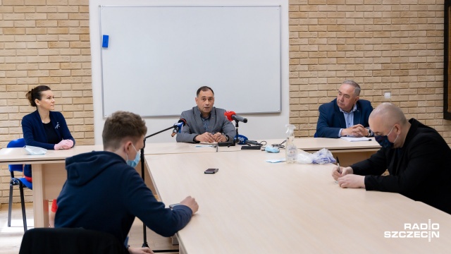 Pracodawcy i związkowcy apelują do marszałka województwa o spotkanie i o to, aby nie chował głowy w piasek.