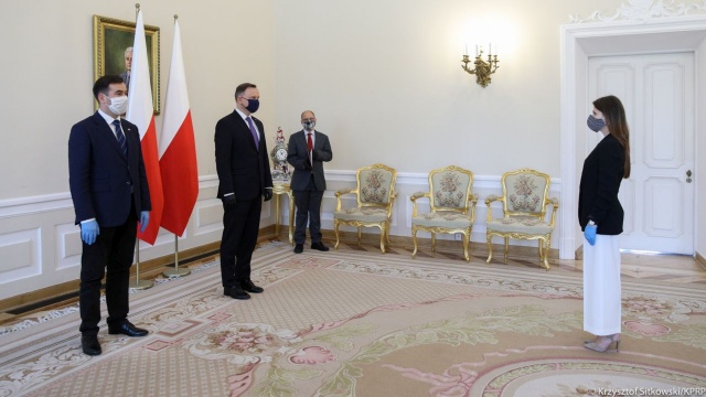 Prezydent Andrzej Duda powołał Justynę Kotowską z Instytutu Psychiatrii i Neurologii Kliniki Psychiatrii Sądowej w skład państwowej komisji do spraw pedofili - poinformował rzecznik prezydenta.